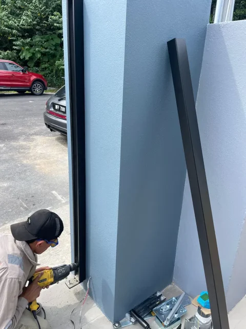 SmartGate installer at work on site, step 1 of 11