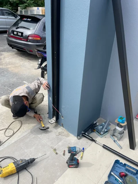 SmartGate installer at work on site, step 2 of 11